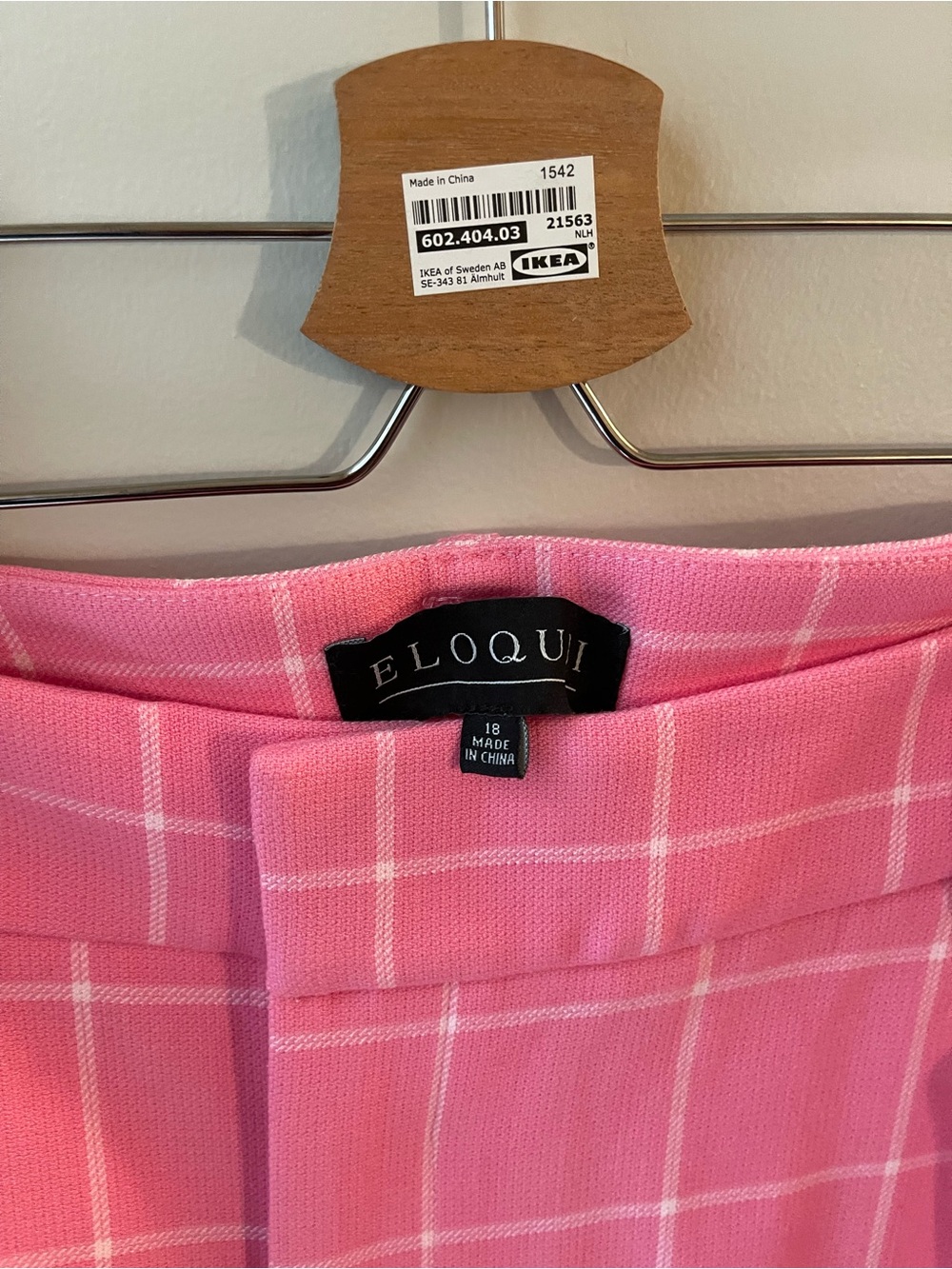 Eloquii Hot Pink Windowpane Capris - Picture 3 of 3